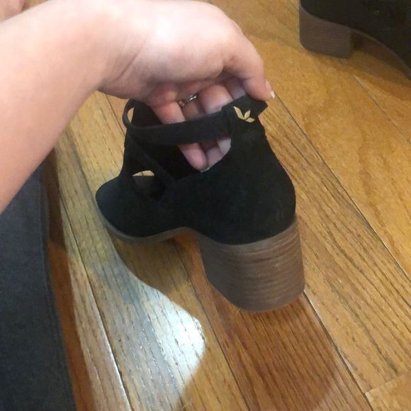 Heels - Picture 3 of 4